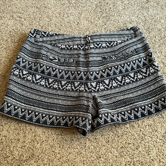 Loft Navy and White Aztec Print Shorts Size 6 - Picture 6 of 6